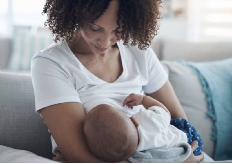 Odrasli koji piju majčino mlijeko: činjenice, rizici i mitovi 1 odrasli pijuckaju majčino mlijeko